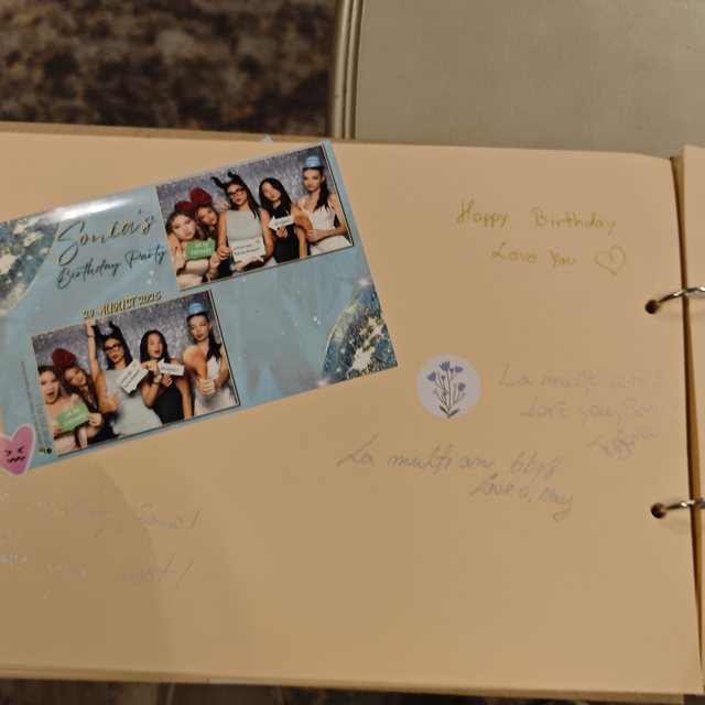 Album Audio Guest Book cu poze și mesaje scrise de invitați